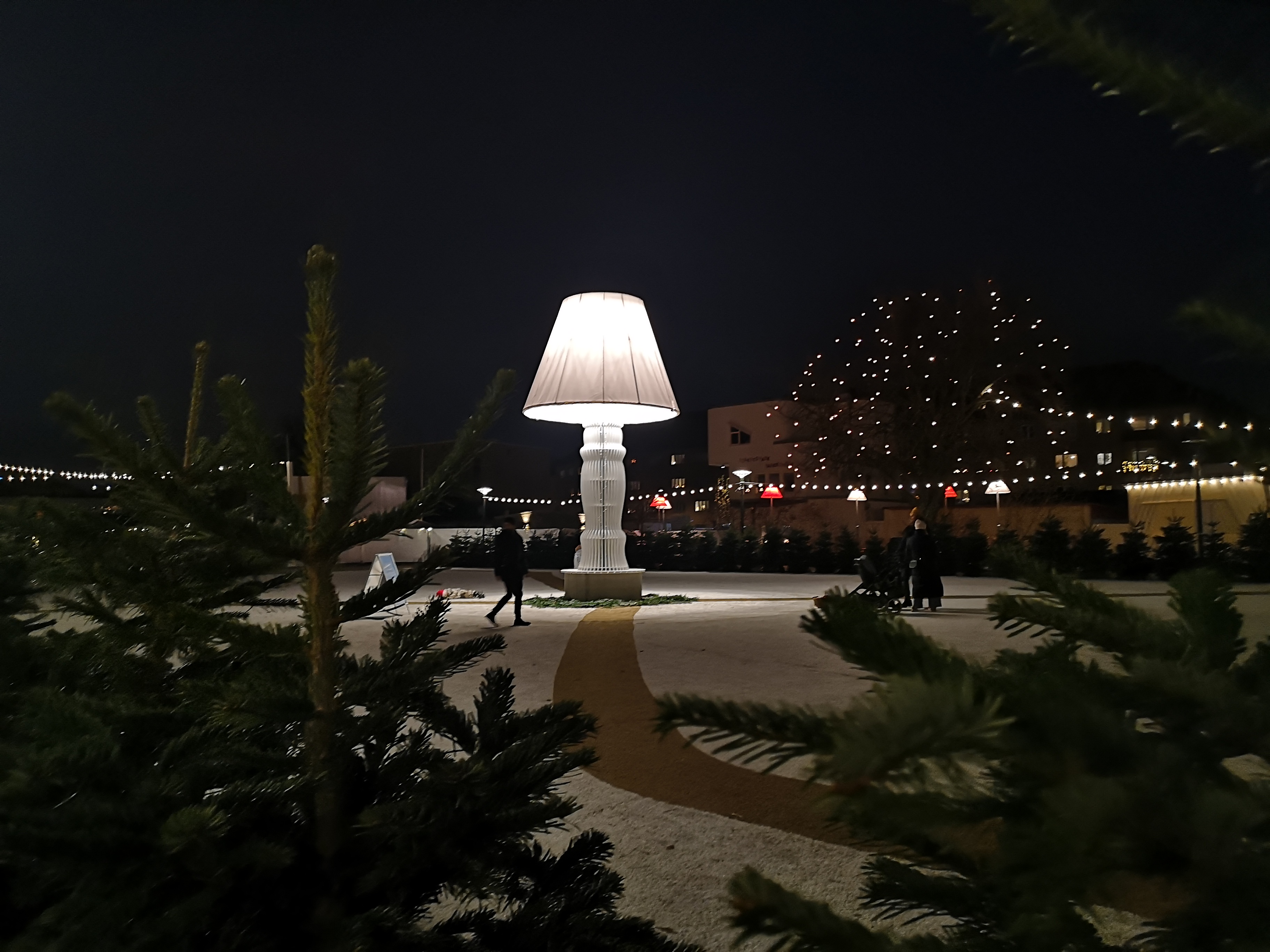 Stora lampor ljusinstallation festival